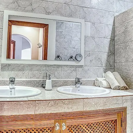 Weingut & Davero Hotel Binisalem